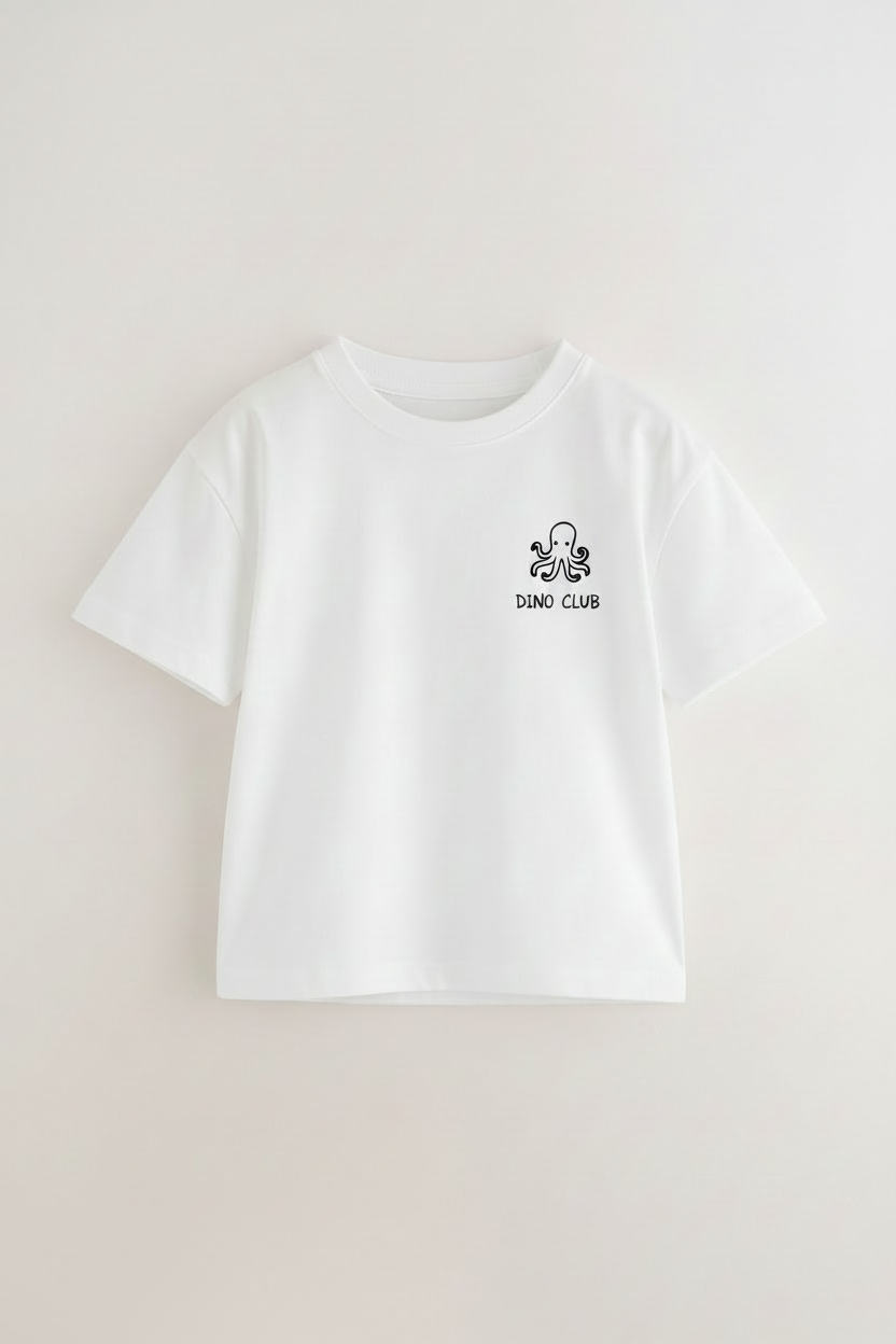 Mockup camiseta kids blanca SNOC Dino Club delantero con pulpo y texto