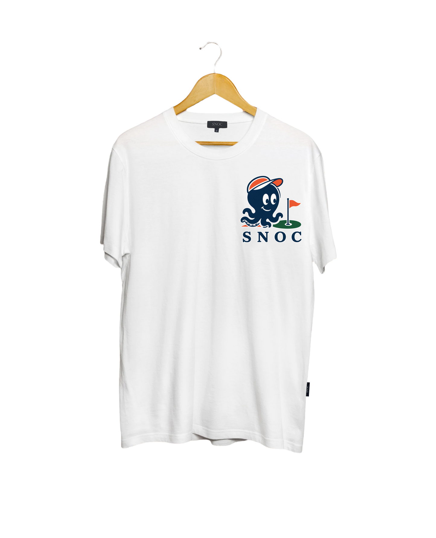 Camiseta de golf Fairway Social Club SNOC blanca, vista frontal, fondo transparente
