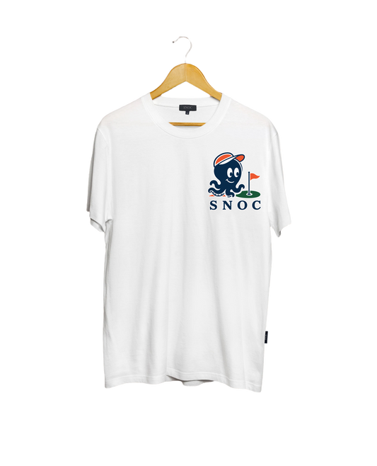 Camiseta de golf Fairway Social Club SNOC blanca, vista frontal, fondo transparente