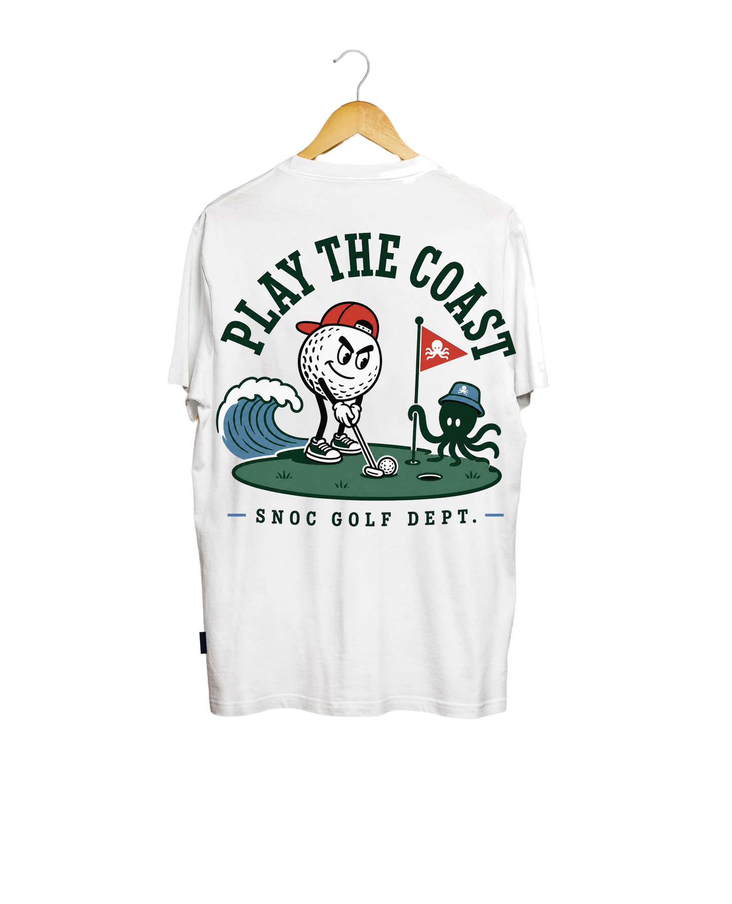 Camiseta de golf Play the Coast SNOC blanca, vista trasera, fondo transparente
