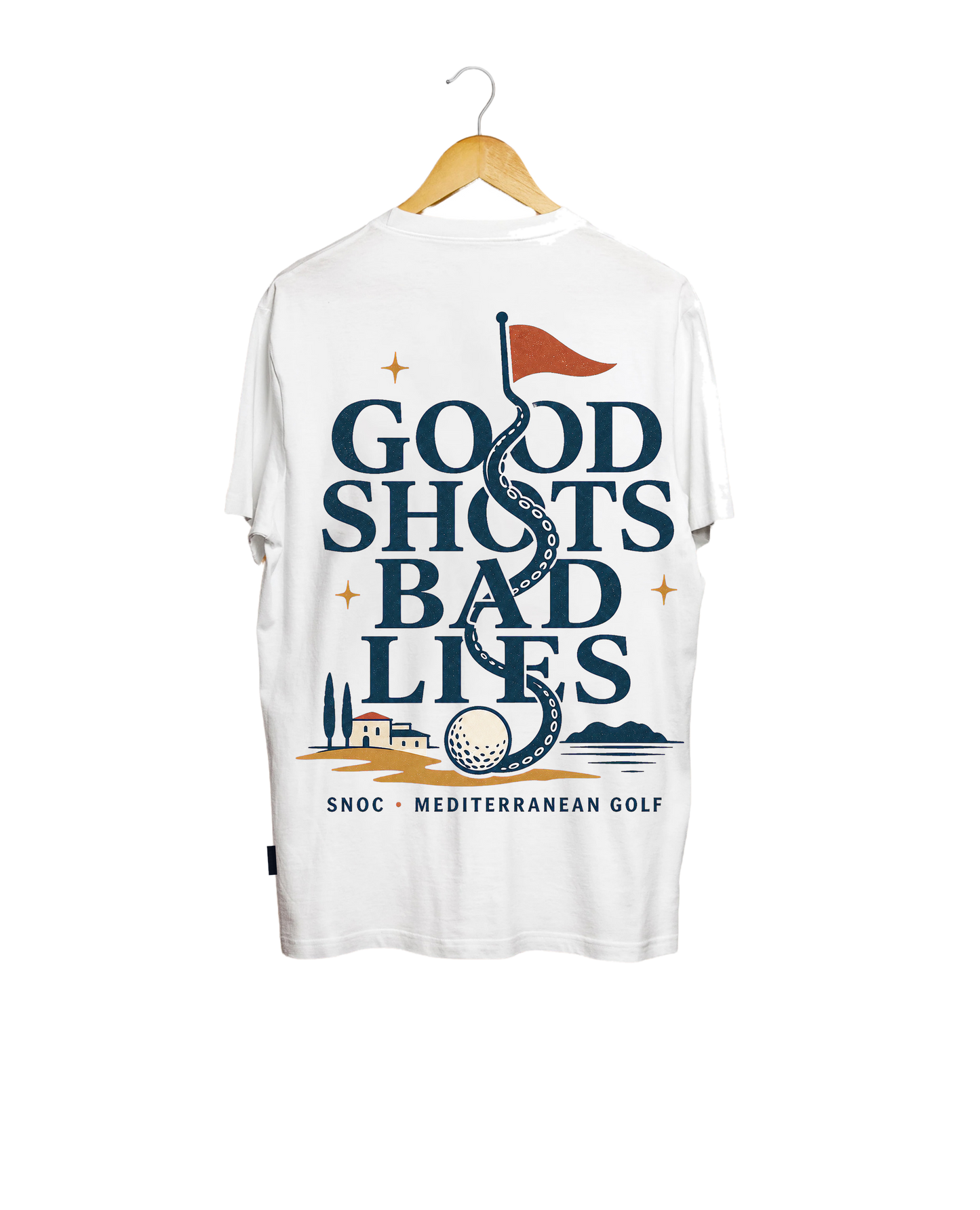 Camiseta de golf Good Shots Bad Lies SNOC blanca, vista trasera, fondo transparente