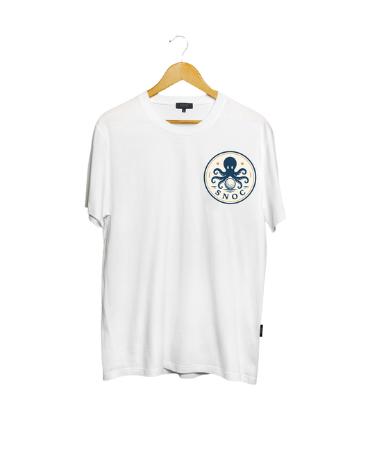Camiseta de golf Good Shots Bad Lies SNOC blanca, vista frontal, fondo transparente