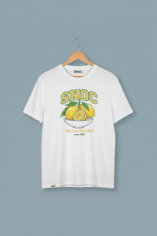 Mockup camiseta SNOC con diseño de limones Have a nice day