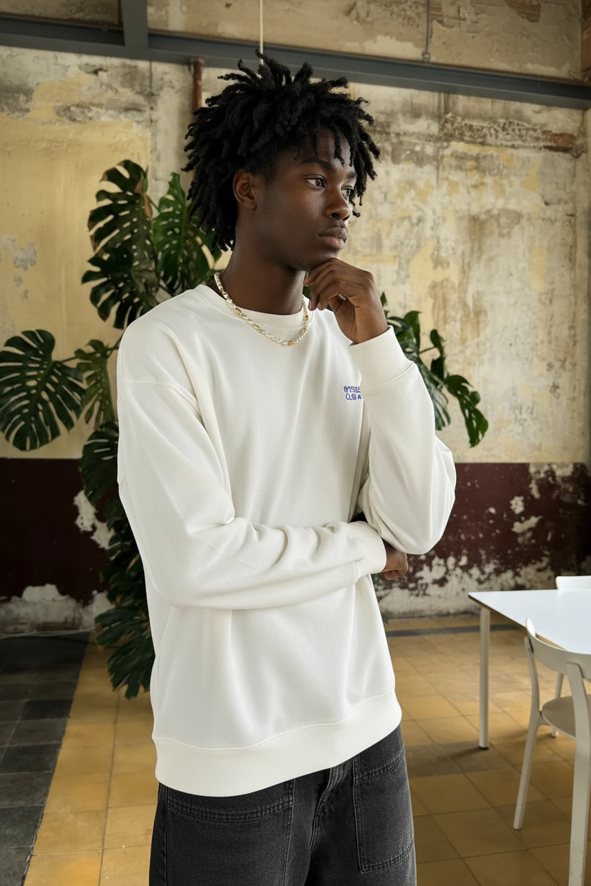 Modelo con la sudadera blanca Oysters Lover Club