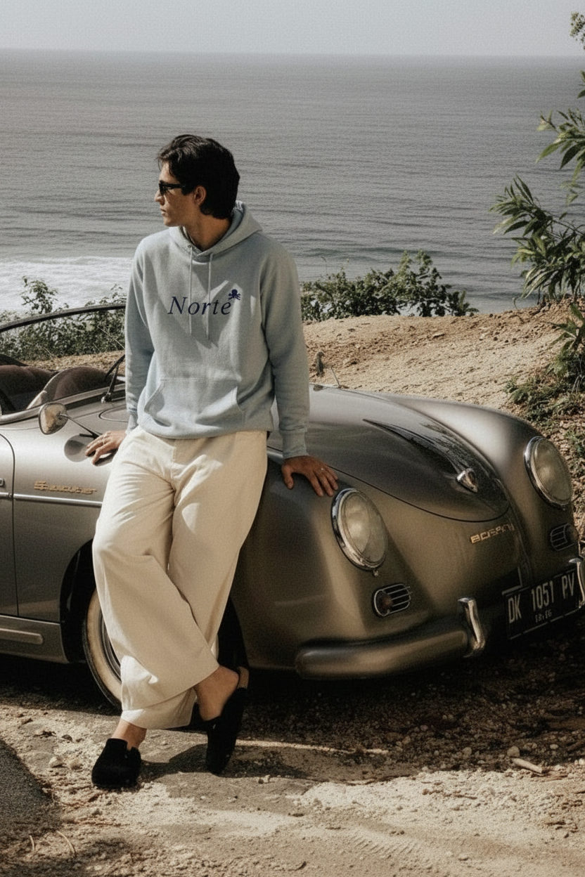Modelo con la sudadera con capucha SNOC Norte de manga larga