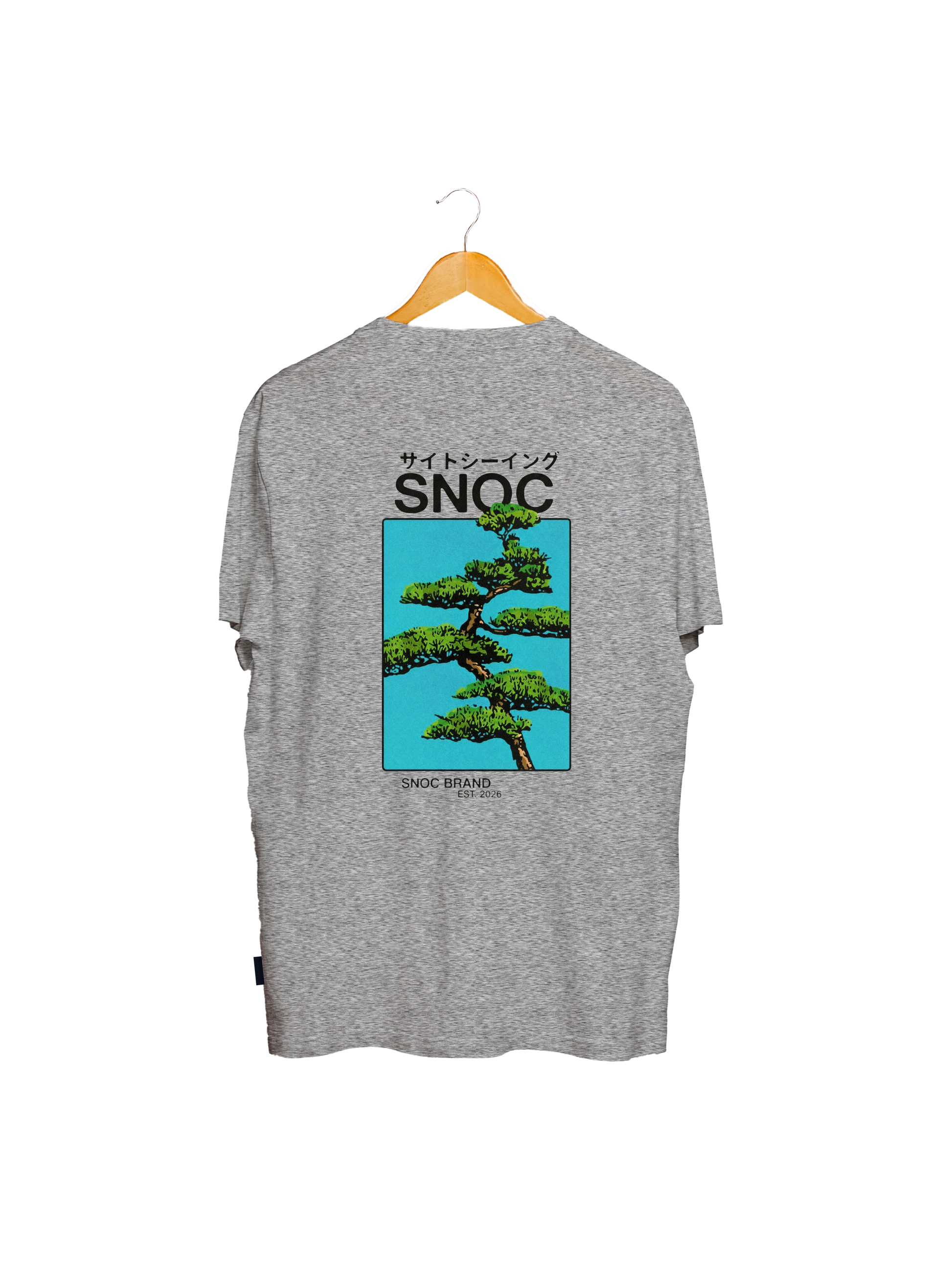 Camiseta Bonsai SNOC gris claro, vista trasera con el arbol bonsai, fondo transparente