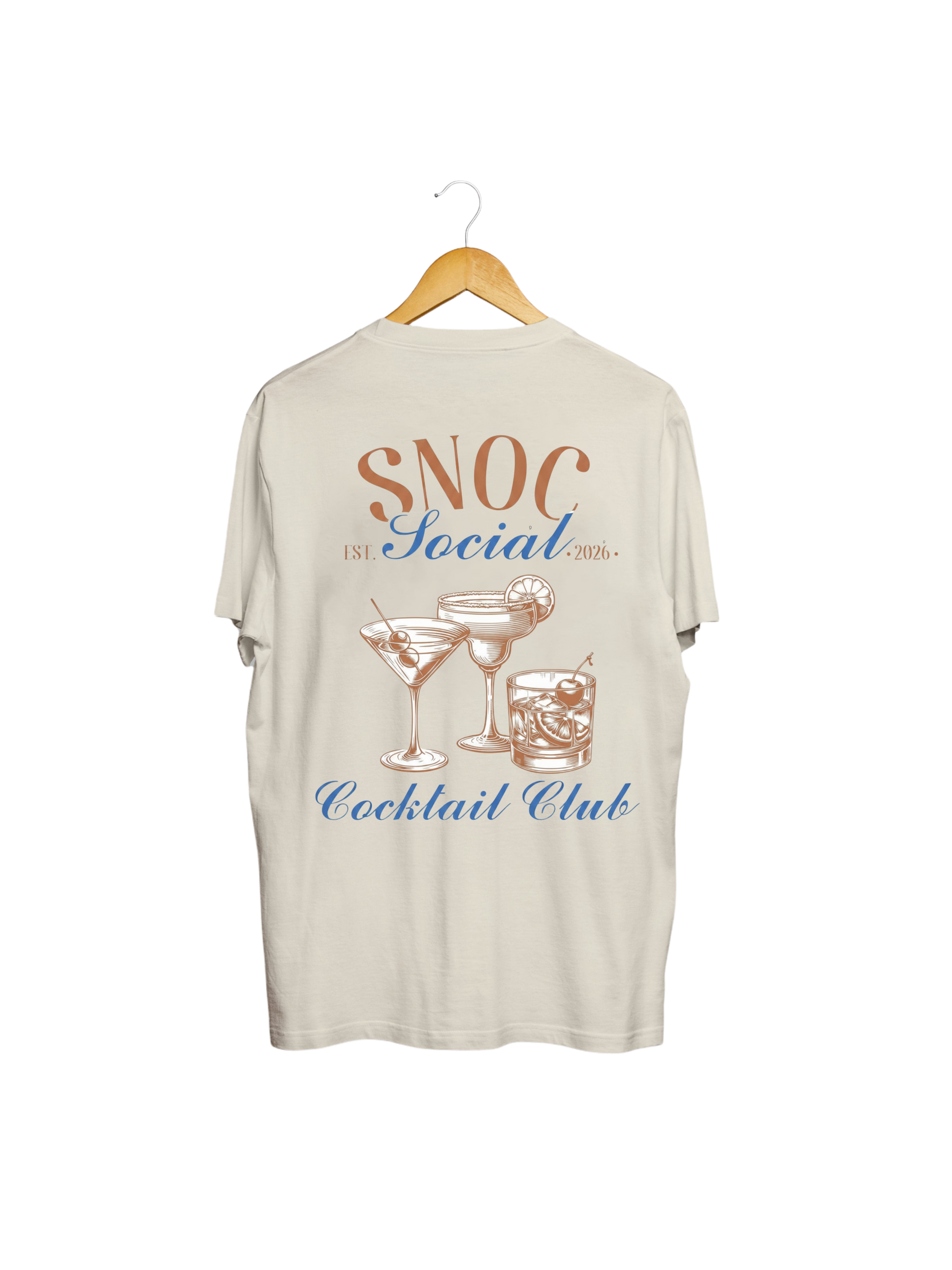 Camiseta Cocktail Club SNOC color Arena, vista trasera con el diseño Cocktail Club, fondo transparente