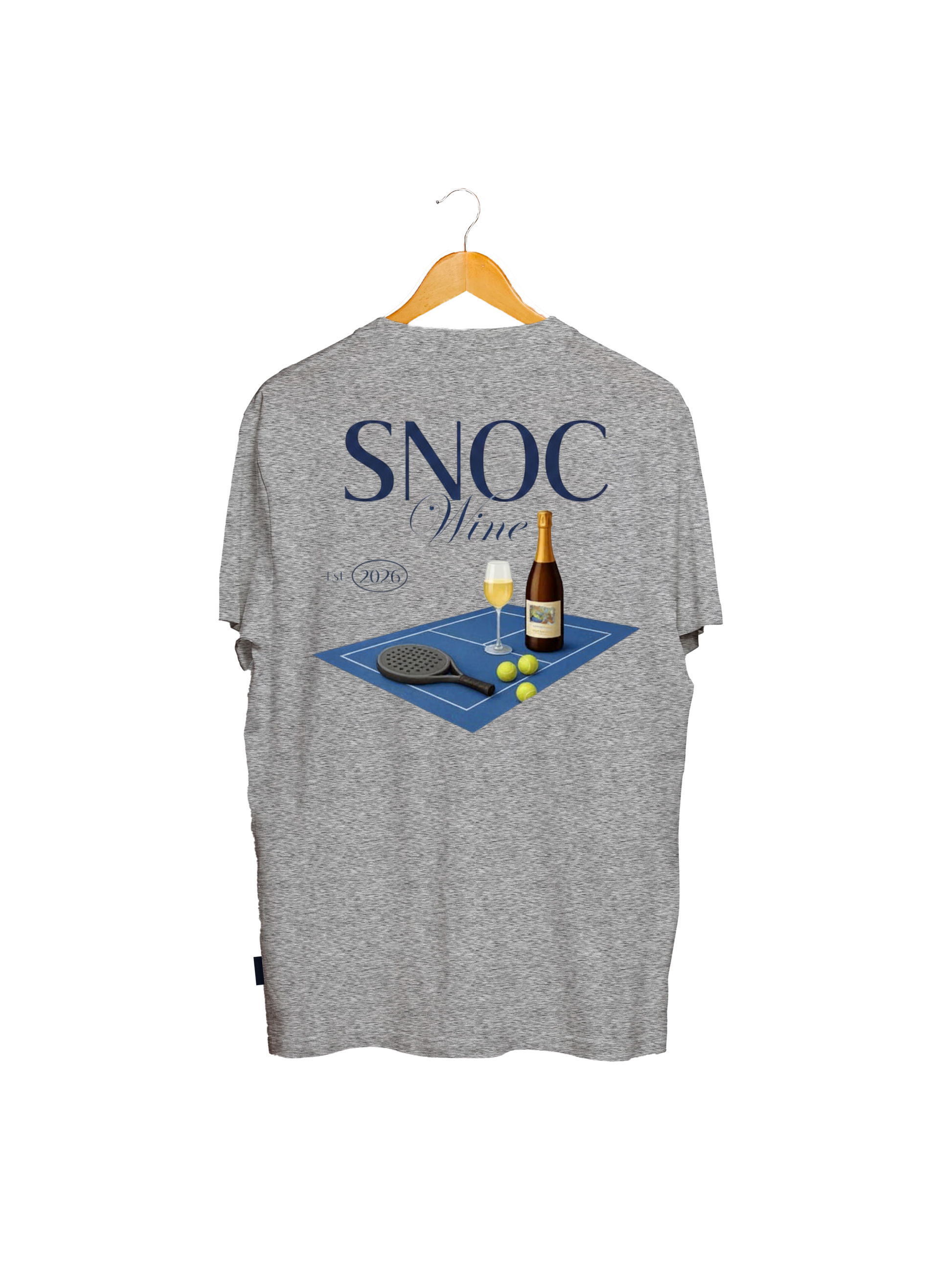 Camiseta de pádel Old Wine SNOC gris claro, vista trasera con pista de pádel y vino, fondo transparente