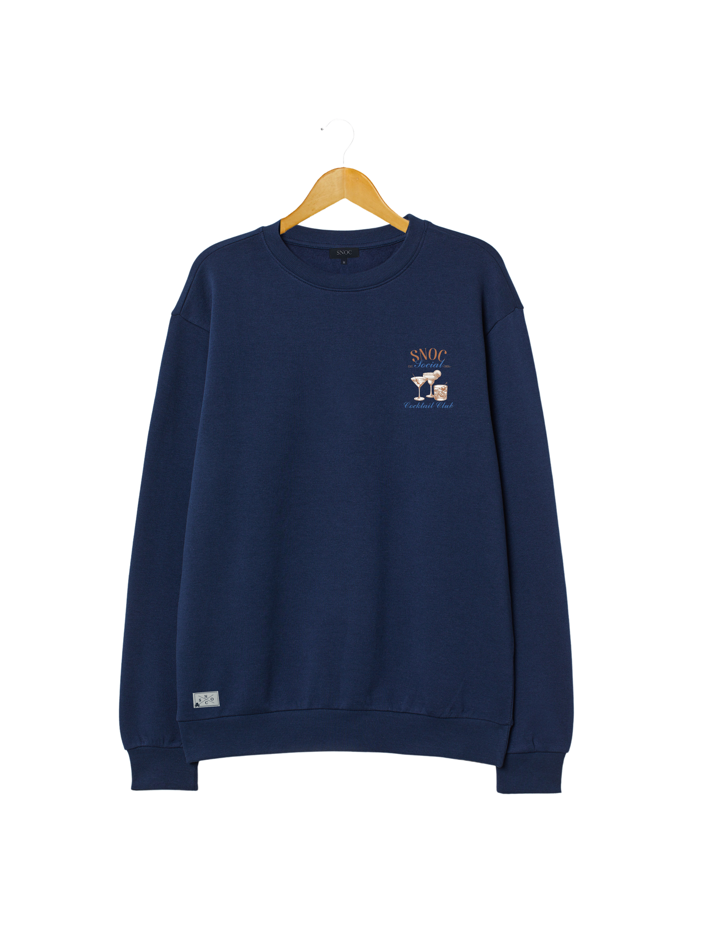 Sudadera Cocktail Club SNOC color Azul Marino, vista frontal con el bolsillo bordado, fondo transparente