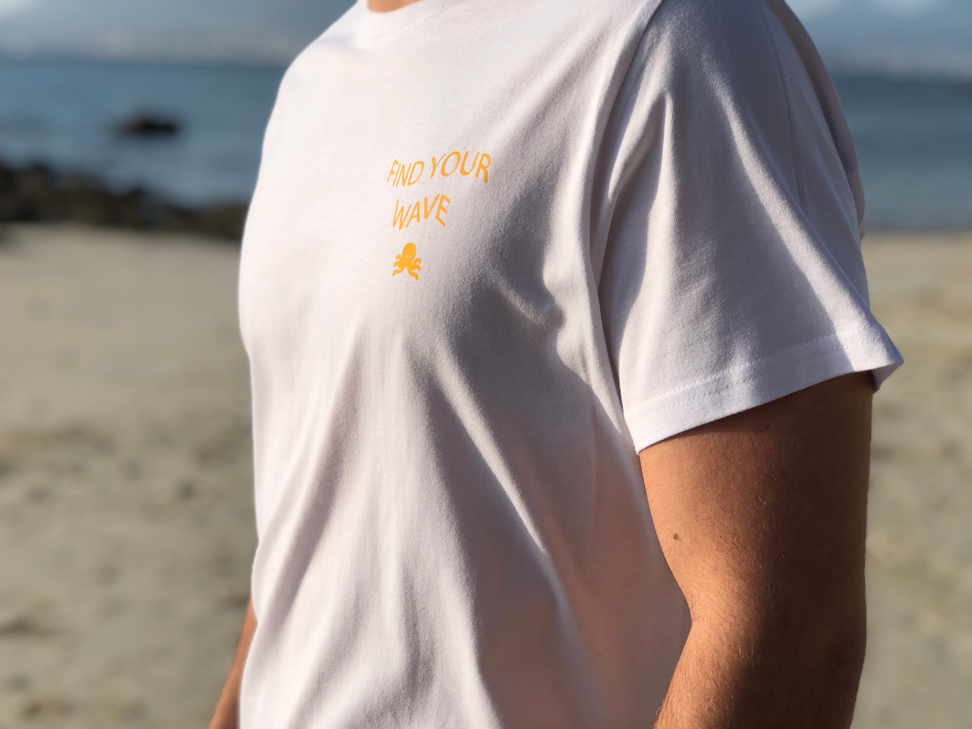 Camisetas logo pulpo SNOC - CAMISETA FIND YOUR WAVE CORAL  